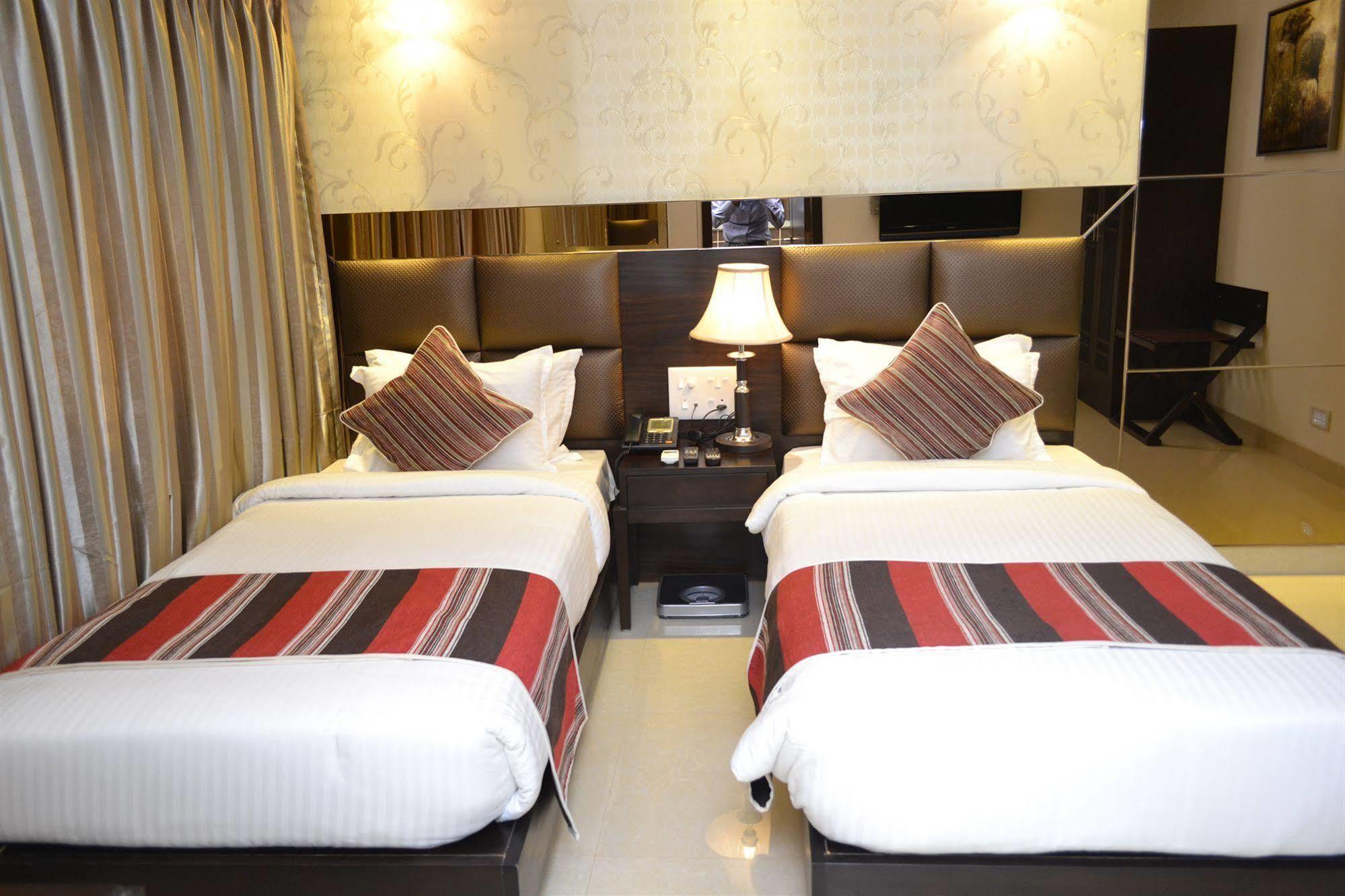 מומביי Hotel Manama מראה חיצוני תמונה