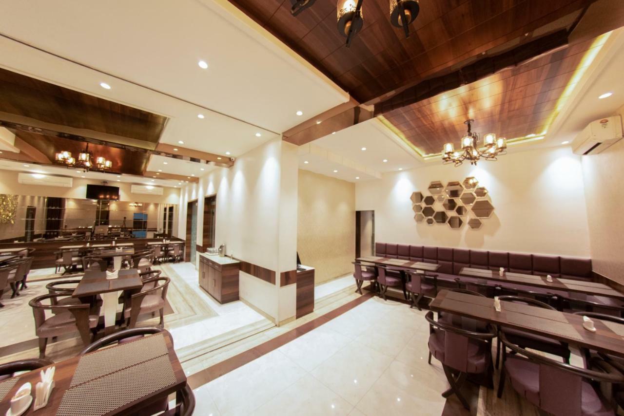 מומביי Hotel Manama מראה חיצוני תמונה